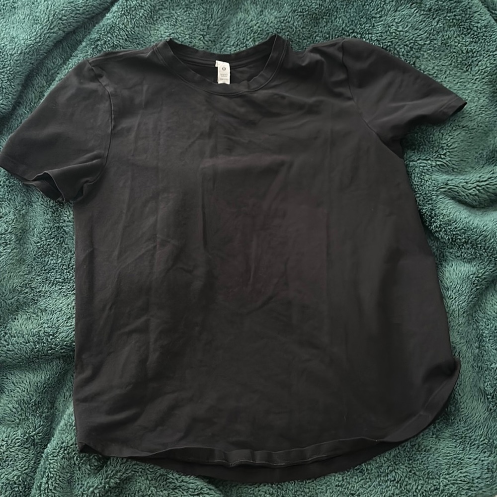 Women’s lululemon shirt